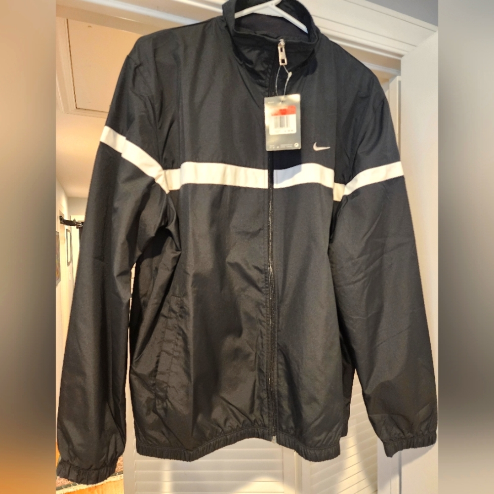 NWT Nike long sleeve full zip two pocket lightweight track jacket - Large